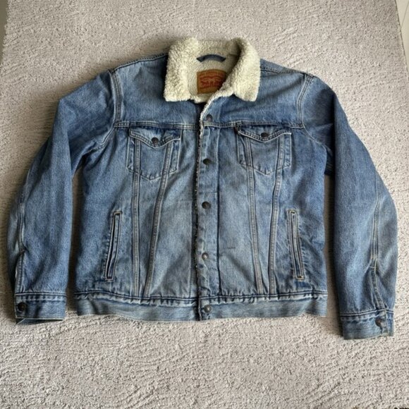 Levi's Medium Denim Sherpa Lined Trucker Jacket - Picture 1 of 6